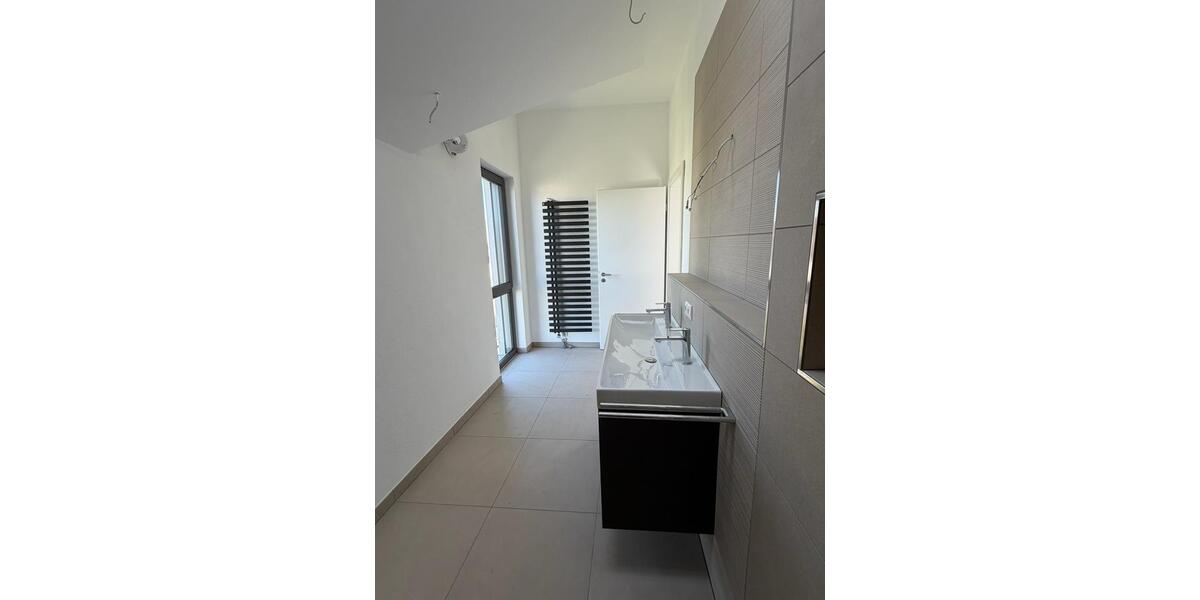 Einfamilienhaus Bodenheim - 3 Zimmer, 120 m&sup2;, 2.400&euro; | Angebot:26398550