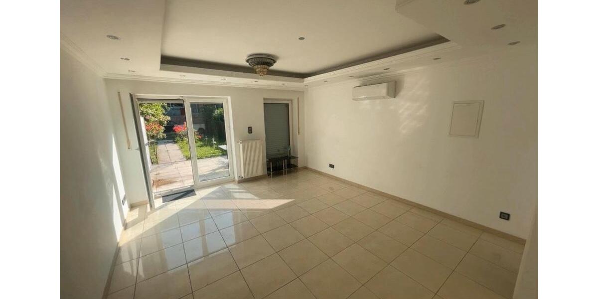 Erdgeschoßwohnung Frankfurt am Main Ostend - 1 Zimmer, 33 m&sup2;, 900&euro; | Angebot:26209850
