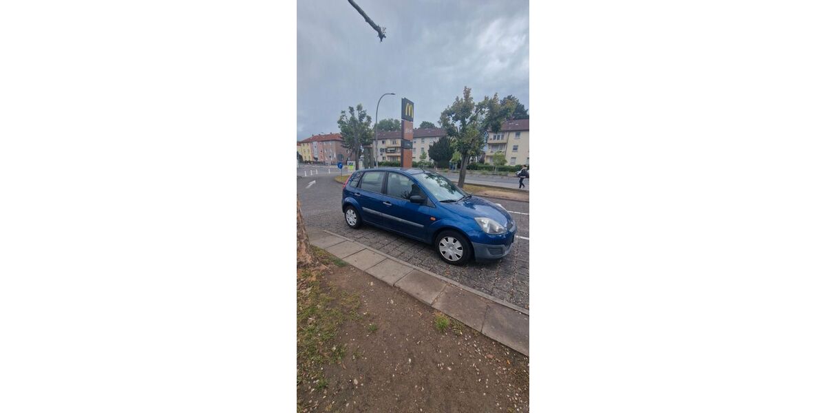 Ford Fiesta 90.100 km 2.200 &euro; Rüsselsheim 65428