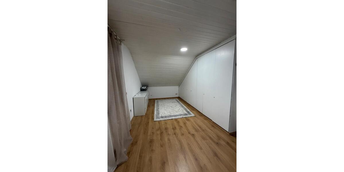 Dachgeschoßwohnung Offenbach am Main Hafen - 3 Zimmer, 90 m&sup2;, 1.300&euro; | Angebot:26241365