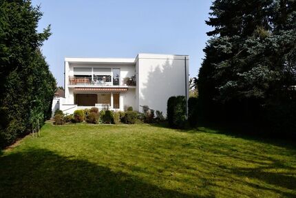**RESERVIERT** Attraktives großzügiges Zweifamilienhaus im Bauhausstil in Darmstadt-Arheilgen - Haus Darmstadt-Arheilgen Darmstadt/Vororte | Angebot:25099546