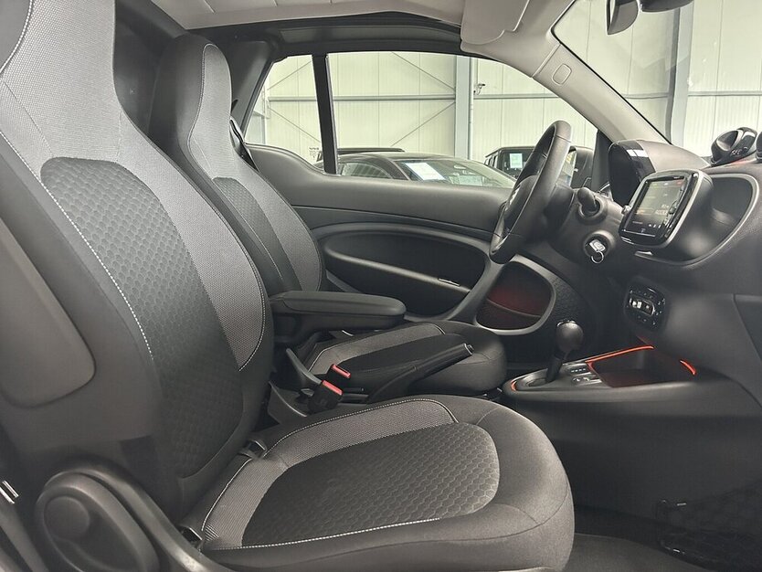 Smart ForTwo EQ CABRIO EXCLUSIVE-22KW-RÜCKFAHRKAMERA 13.660 km 18.199 € Groß-Umstadt 64823