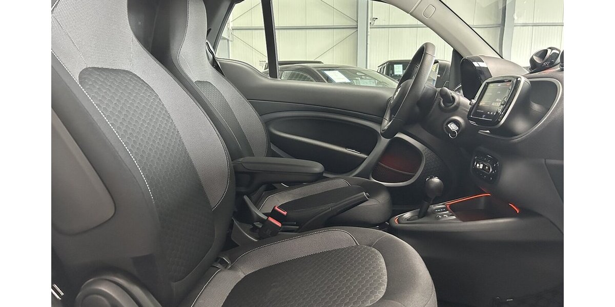 Smart ForTwo EQ CABRIO EXCLUSIVE-22KW-RÜCKFAHRKAMERA! 13.660 km 18.399 &euro; Groß-Umstadt 64823