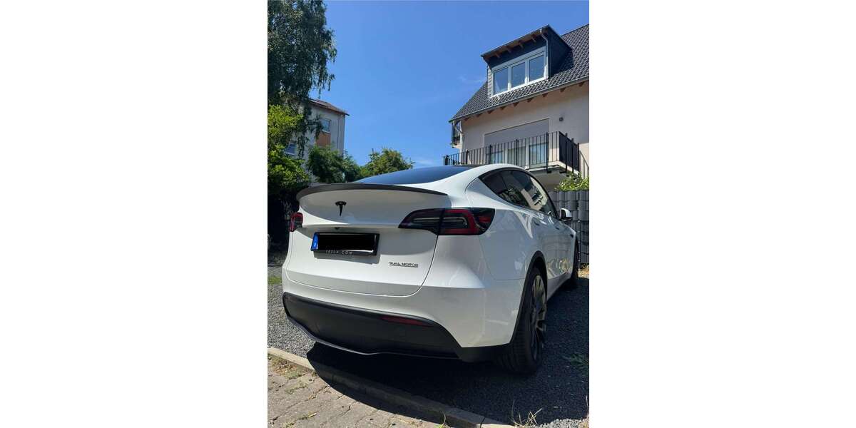 Tesla Model Y 4.826 km 47.000 &euro; Frankfurt am Main 60386