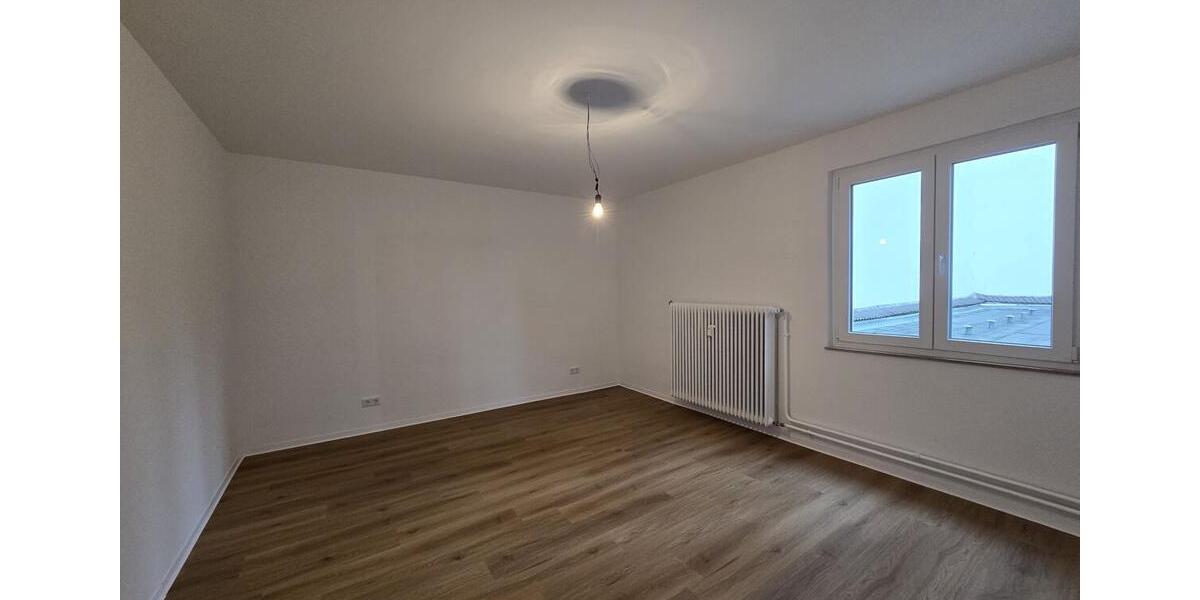Dachgeschoßwohnung Offenbach am Main - 5 Zimmer, 200 m&sup2;, 2.600&euro; | Angebot:24441320