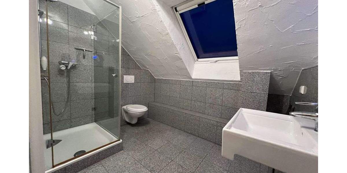 ?? Frankfurt-Goldstein: Gepflegtes 2-Familienhaus mit Garten, Garagen & Bonus zimmer