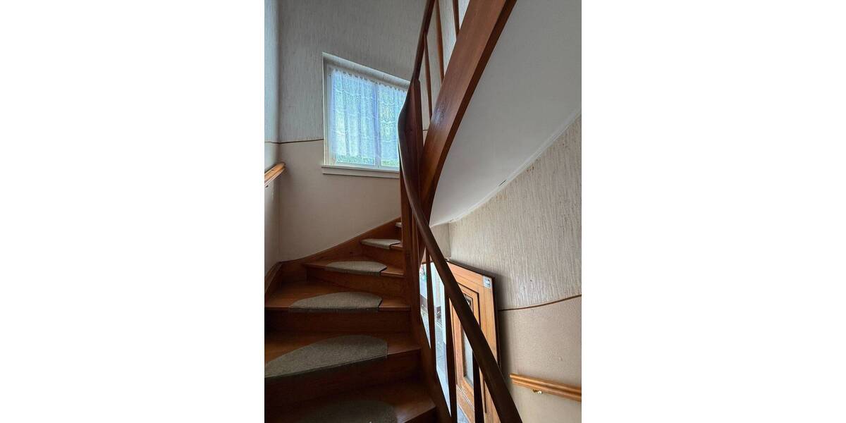 **Zwei-Familienwohnhaus in ruhiger Wohnlage von Frankfurt-Oberrad** 6 zimmer