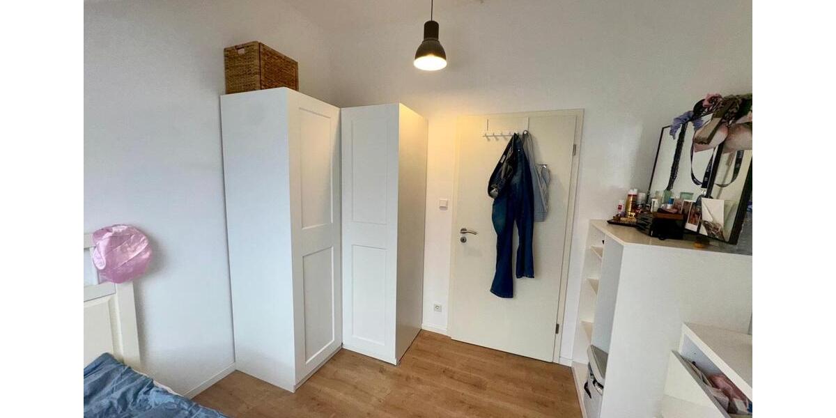 Gemütliche 3-Zi.-DG Whg m. Kamin & Einbauküche in Sachsenhausen 3 zimmer