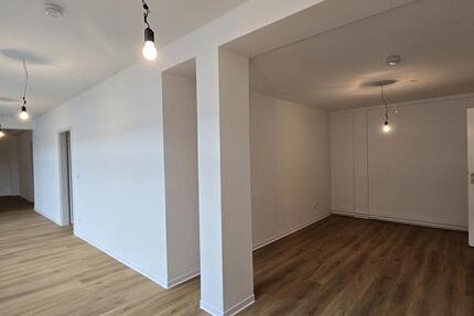 Wohnung Offenbach am Main - 5 Zimmer, 200 m&sup2;, 2.600&euro; | Angebot:24441320
