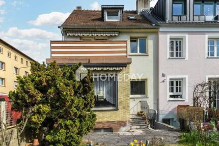 Charmantes Reihenendhaus in ruhiger Lage von Frankfurt-Rödelheim mit Blick zur Nidda