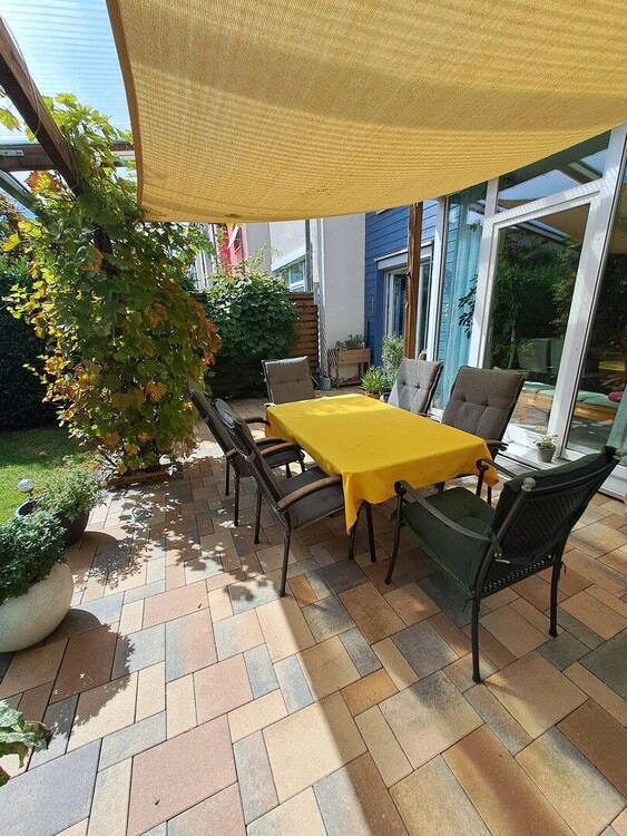 Großzügiges Familien - Reihenendhaus mit Loggia in Eschersheim
