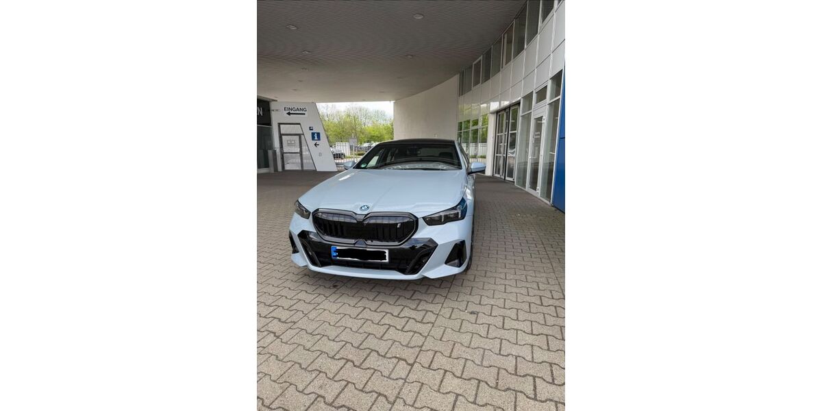 BMW i5 24.000 km 51.900 &euro; Rodgau 63110