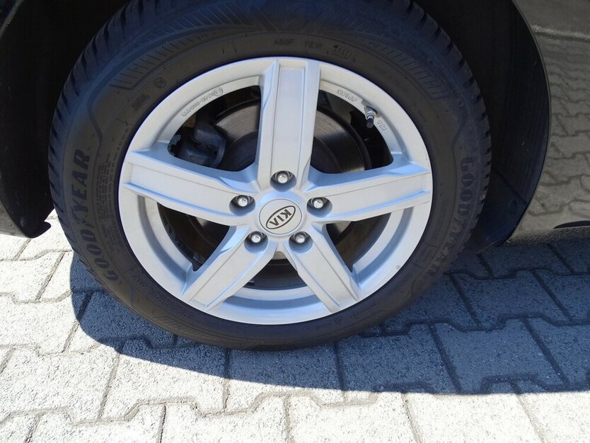 Kia Carens 1,6l Edition 7, Klima, 7-Sitzer, Sitzheizun 46.244 km 14.790 € Rodgau 63110