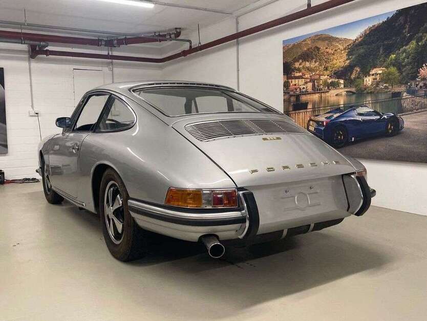 911
