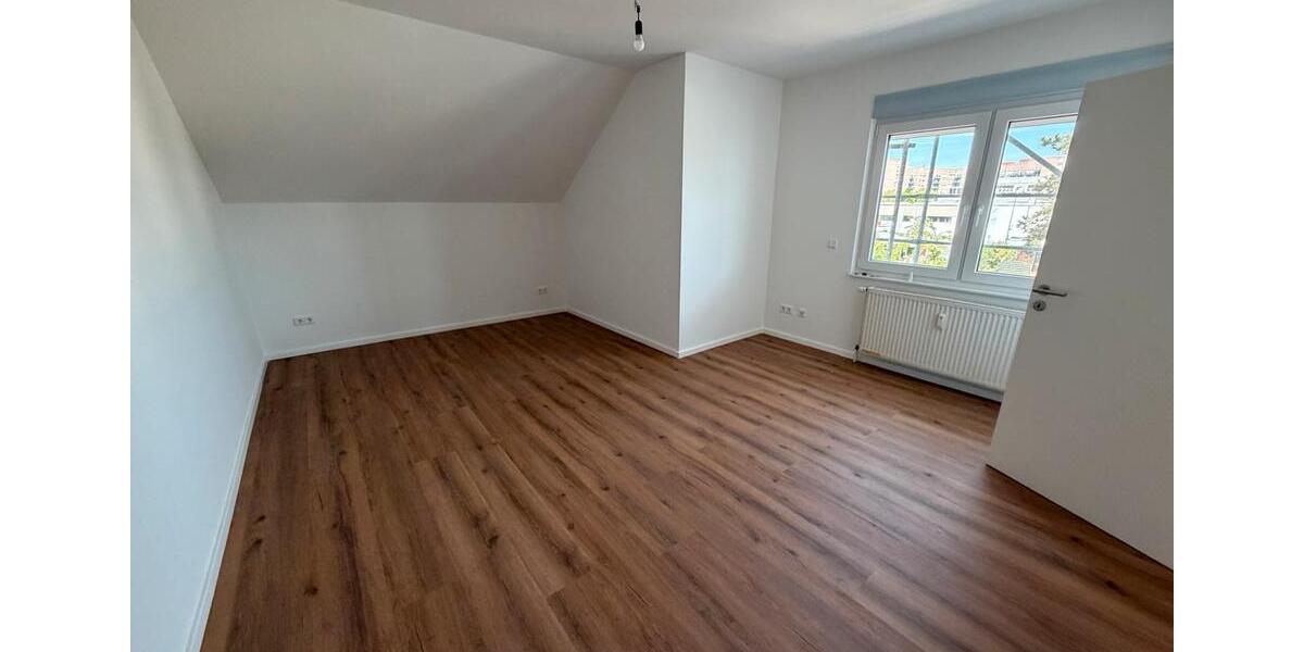 Dachgeschoßwohnung Rüsselsheim am Main - 4 Zimmer, 105 m&sup2;, 1.500&euro; | Angebot:26407527