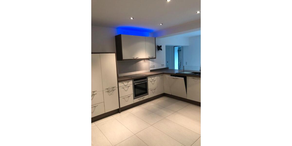 Einfamilienhaus Dreieich - 9 Zimmer, 300 m&sup2;, 4.390&euro; | Angebot:26336525