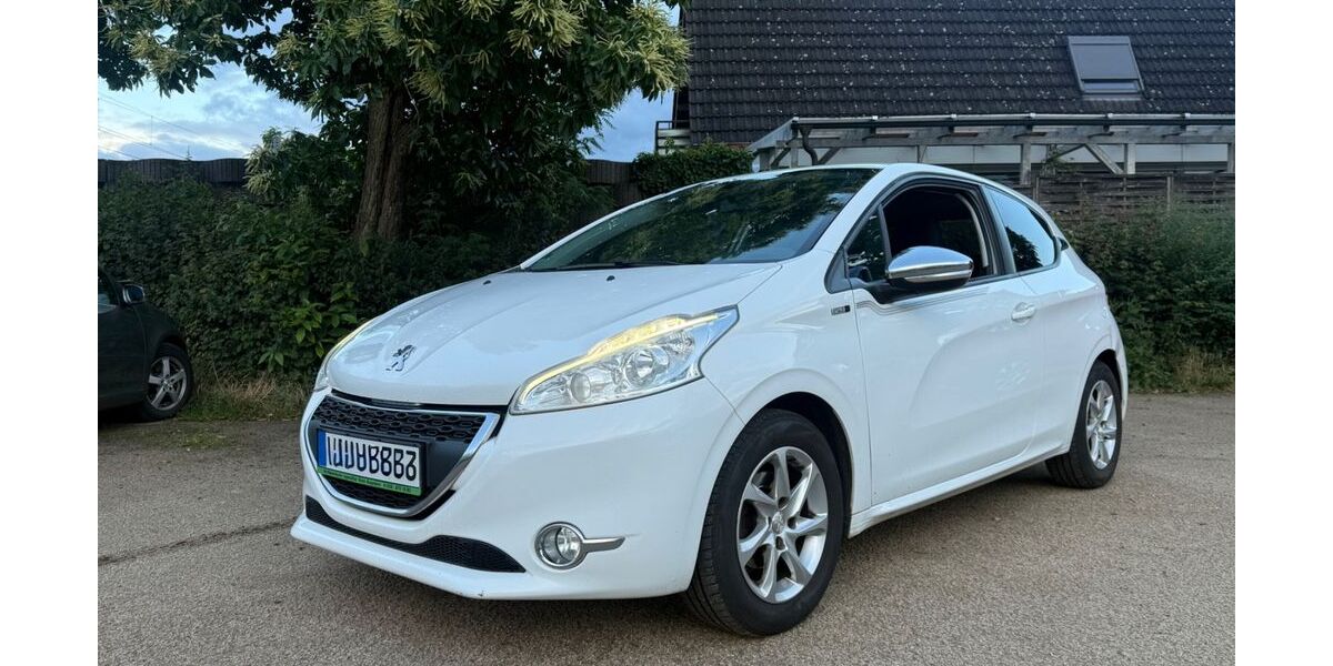 Peugeot 208 124.000 km 3.399 &euro; Rüsselsheim 65428