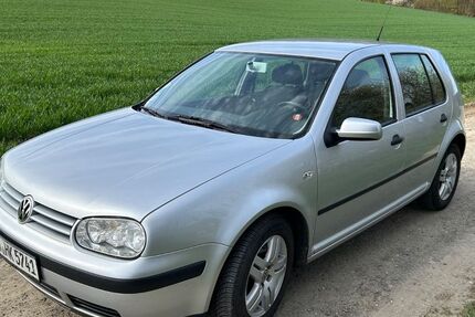 VW Golf 216.000 km 2.950 &euro; Ober-Ramstadt 64372