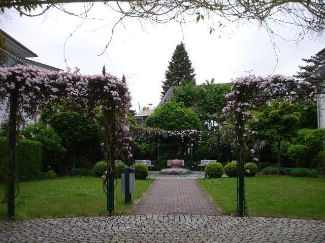 Erdgeschoßwohnung Frankfurt am Main Niederrad - 2.5 Zimmer, 74 m&sup2;, 1.550&euro; | Angebot:24870324