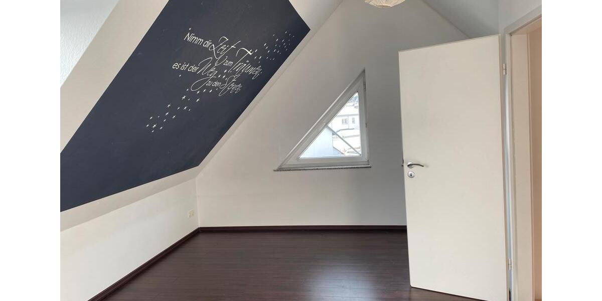 Dachgeschoßwohnung Hofheim am Taunus - 3 Zimmer, 89 m&sup2;, 370.000&euro; | Angebot:24779518