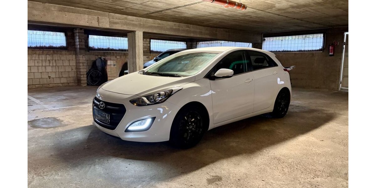 Hyundai i30 70.720 km 11.595 &euro; Nauheim 64569