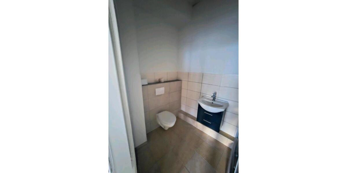 Büro, Frisör oder Massagesalon mit Lagerfläche zimmer