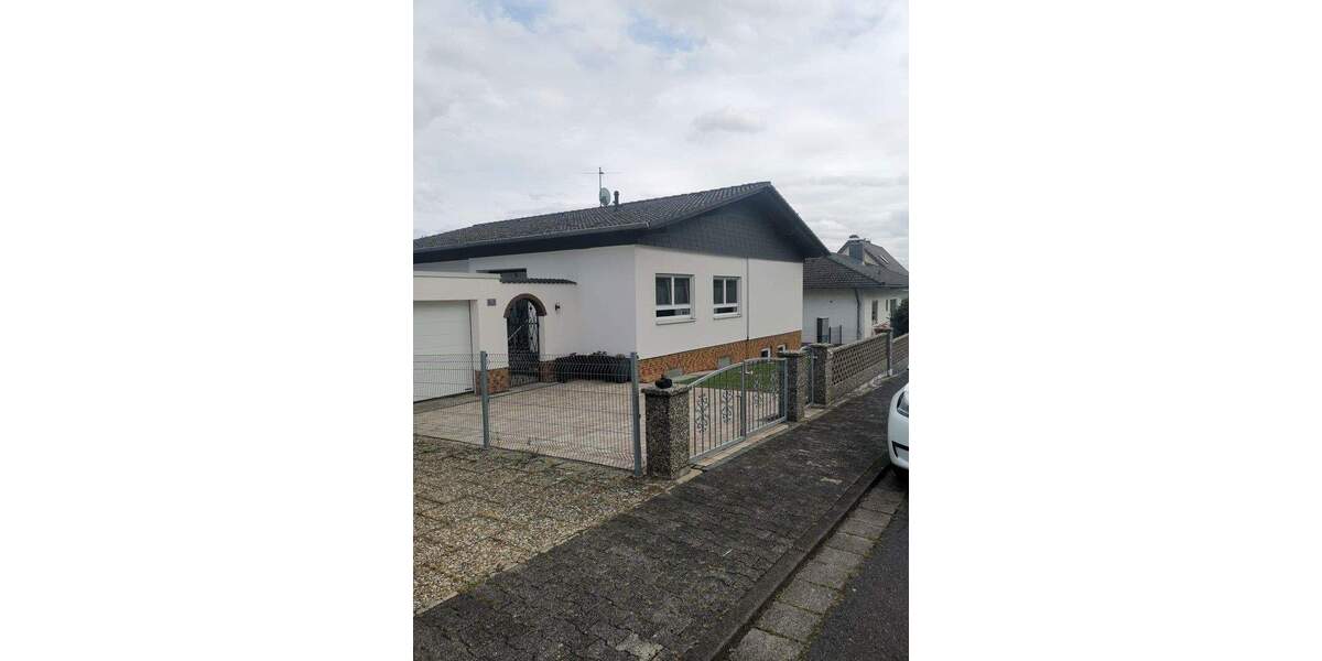 Großzügiges Ein-Zweifamilienhaus freistehend 8 zimmer