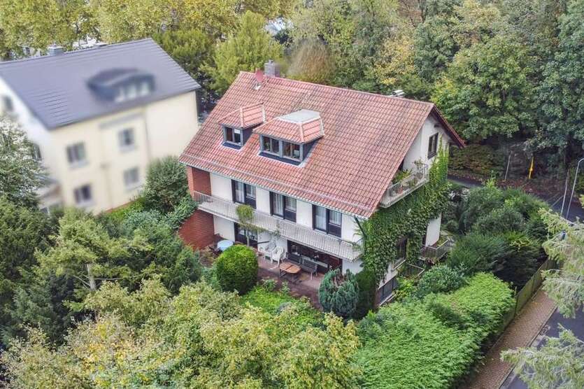 Haus zum Kaufen in Frankfurt am Main 1.100.000 € 286 m²