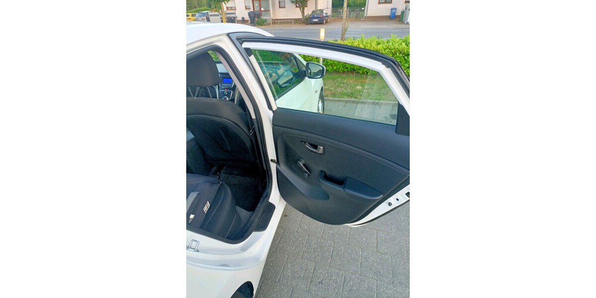 Hyundai i30 81.000 km 6.800 &euro; Griesheim 64347