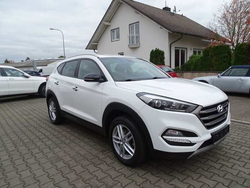 Hyundai Tucson blue Passion 2WD Klima, Navigation, Sitzhei 124.149 km 12.990 € Rodgau 63110
