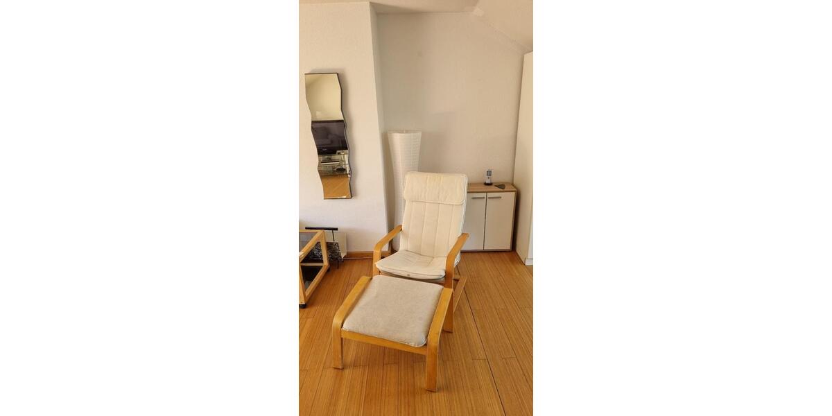 Geräumige und neuwertige 2-Zimmer-DG-Wohnung mit Balkon und Einba 2 zimmer