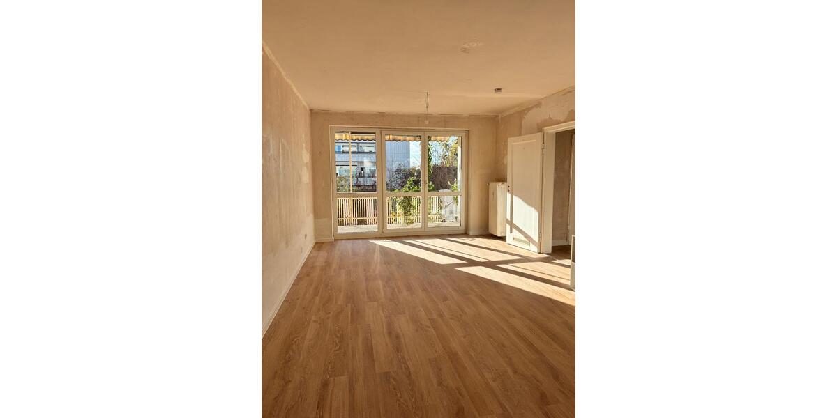 MT an CS 1.12 zum 1.1.26**Erste Kaltmiete geschenkt** 3 Zimmer mit Einbauküche und Balkon 3 zimmer