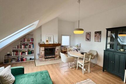 Gemütliche 3-Zi.-DG Whg m. Kamin & Einbauküche in Sachsenhausen 3 zimmer