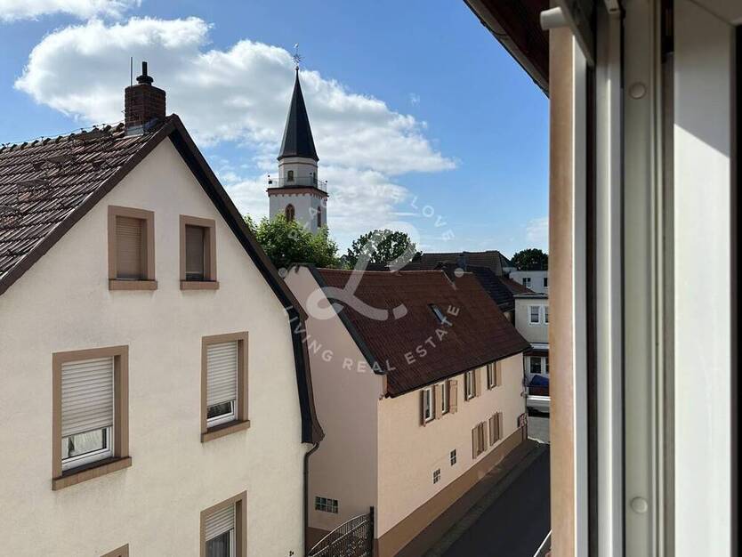 Geschmackvolle 2,5 Zimmer-Maisonette mit Charme und Charakter