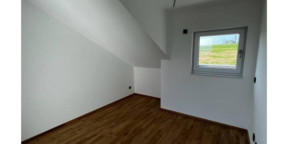 Doppelhaushälfte Mainz Weisenau - 6 Zimmer, 159 m&sup2;, 2.500&euro; | Angebot:25683725