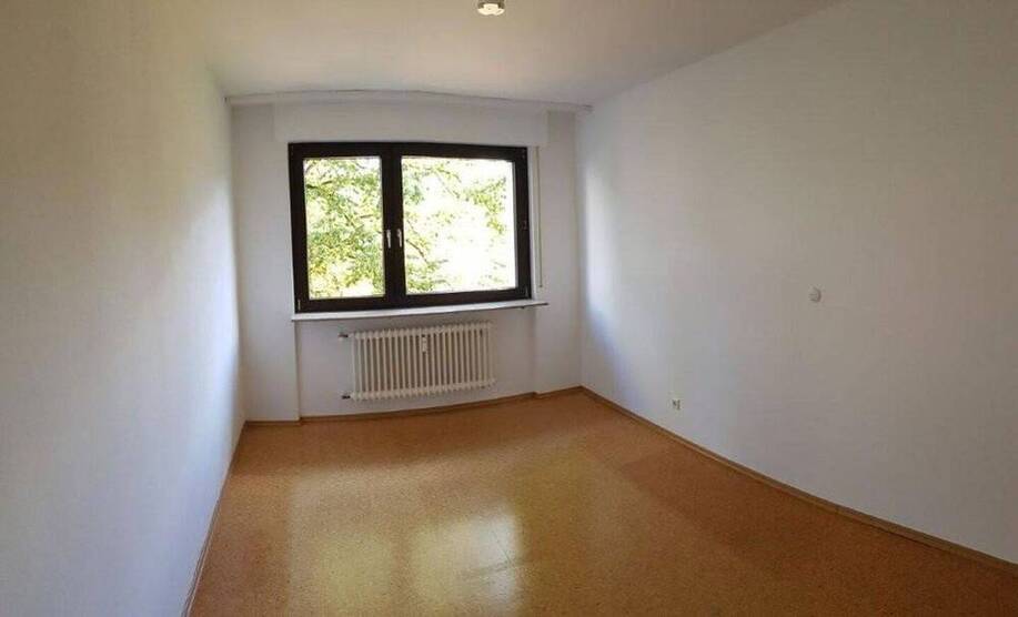 sofort Einzugsbereit, kpl. renovierte 3 Zimmerwohung im 1. OG, ohne Maklerkosten