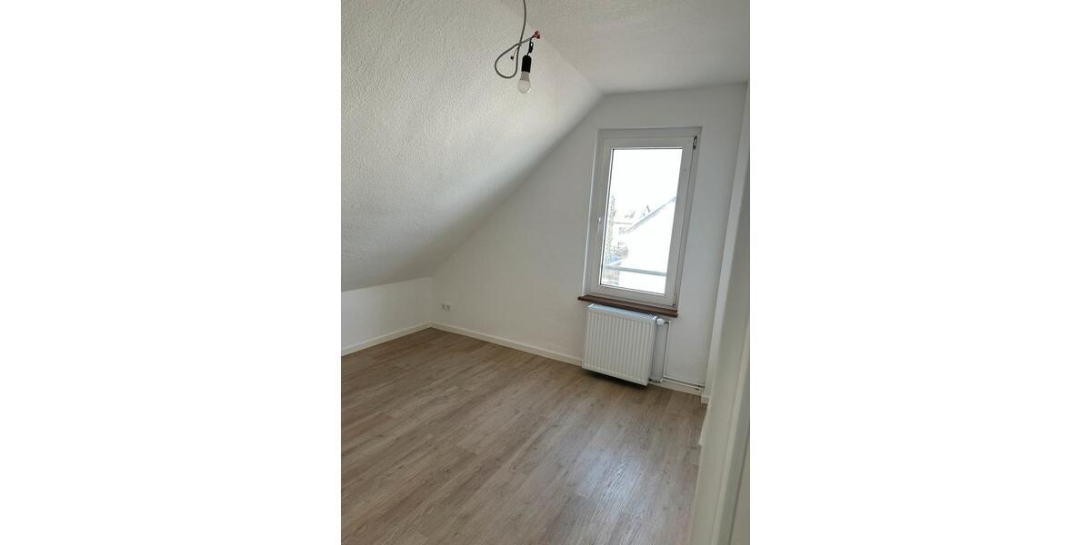 Dachgeschoßwohnung Flörsheim am Main - 2 Zimmer, 65 m&sup2;, 1.200&euro; | Angebot:25903915