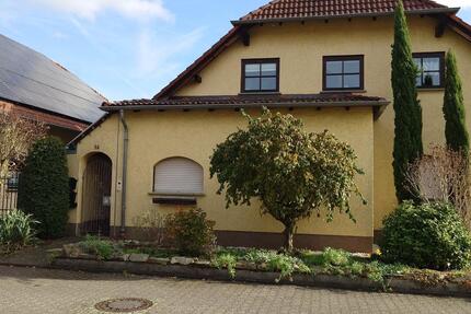 Privat: 3,5 Zimmer EG-WHG (ggfs. erweiterbar auf 5-6 Zimmer) 3.5 zimmer