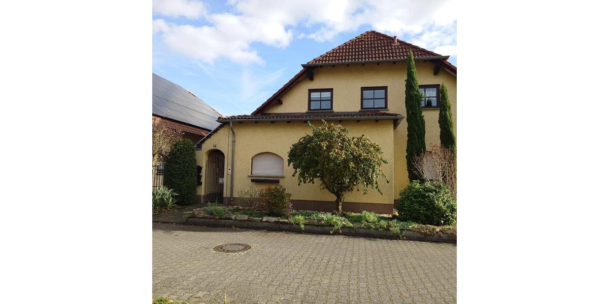 Privat: 3,5 Zimmer EG-WHG (ggfs. erweiterbar auf 5-6 Zimmer) 3.5 zimmer