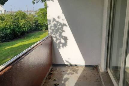 Frisch renovierte 1-Zimmer-Wohnung mit Balkon und Stellplatz - bezugsfertig