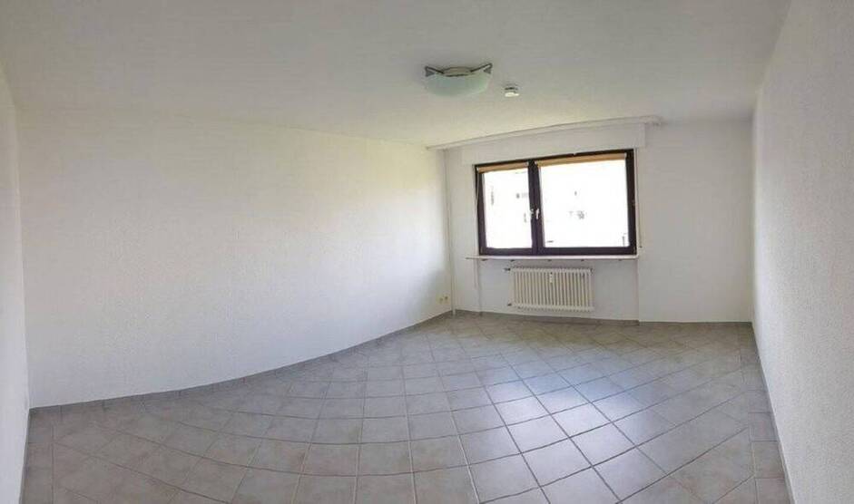 sofort Einzugsbereit, kpl. renovierte 3 Zimmerwohung im 1. OG, ohne Maklerkosten