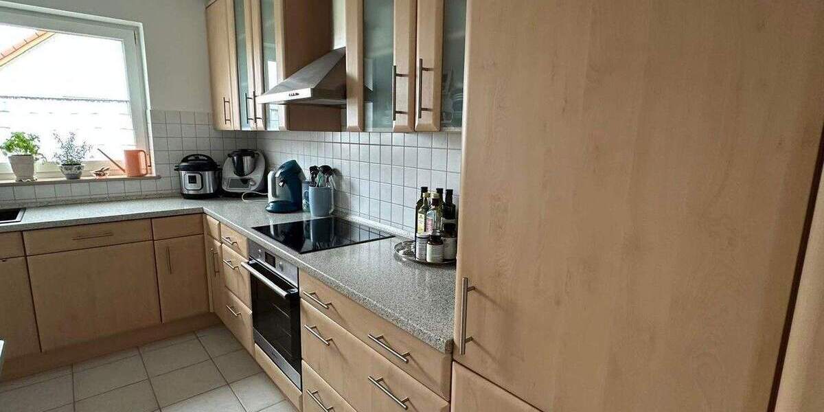 Attraktive 4 ZKB Wohnung mit Gäste WC und Tiefgarage - provisionsfrei 4 zimmer