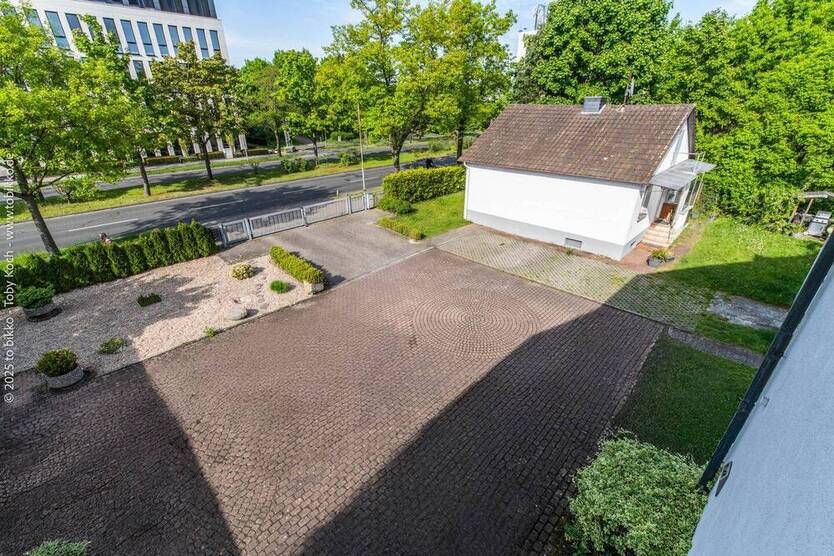 Neu-Isenburg: 1 Mehrgenerationenhaus, 2 Einfamilienhäuser und eine Bauoption mit Bauvorbescheid