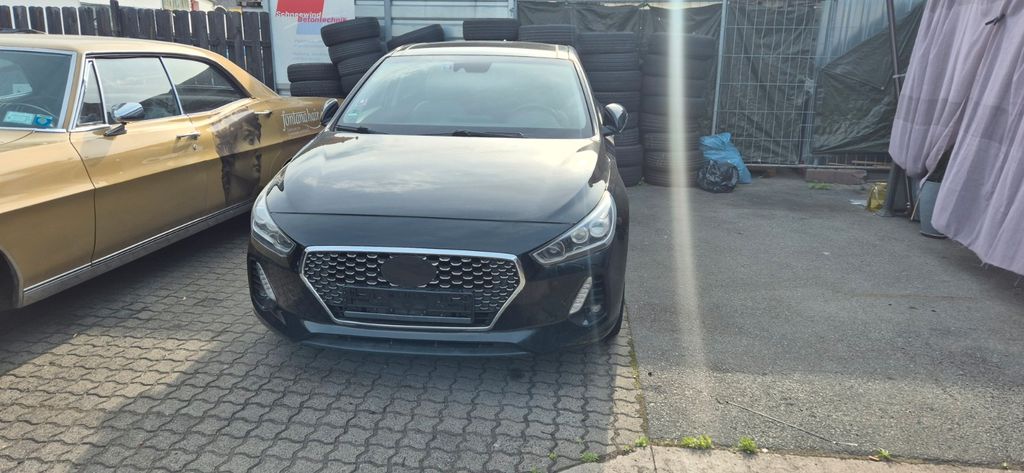 Hyundai i30 128.211 km 10.500 &euro; Griesheim 64347