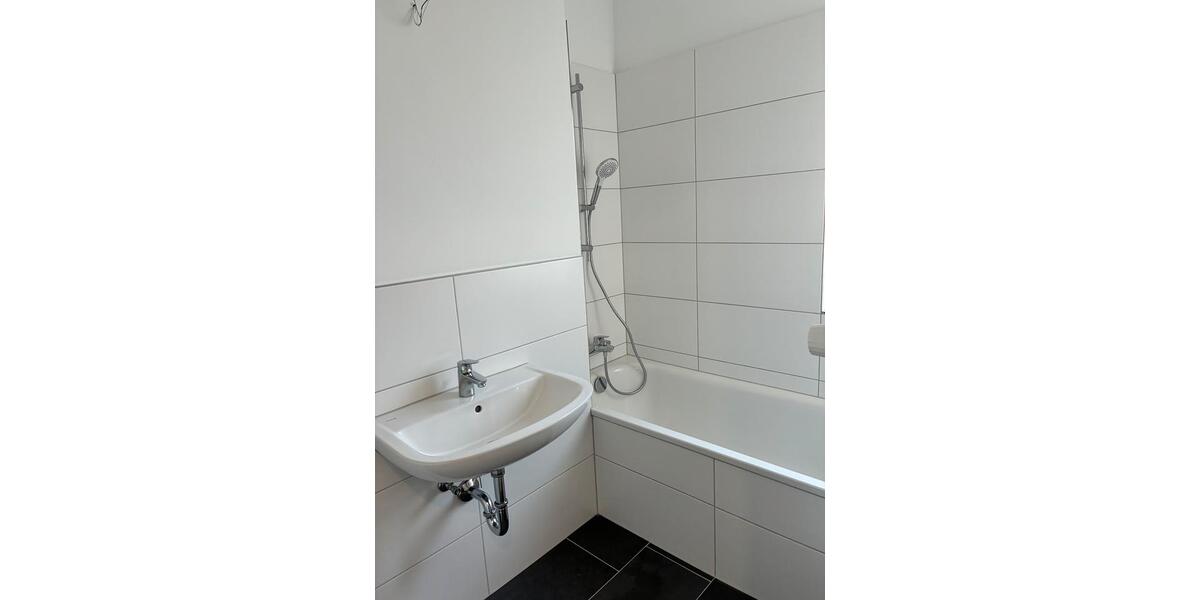 MT an CS 1.12 zum 1.1.26**Erste Kaltmiete geschenkt** 3 Zimmer mit Einbauküche und Balkon 3 zimmer