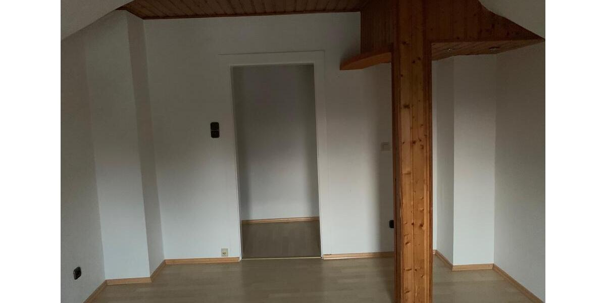 Dachgeschoßwohnung Frankfurt am Main Innenstadt 3 - 2 Zimmer, 40 m&sup2;, 450&euro; | Angebot:26425624
