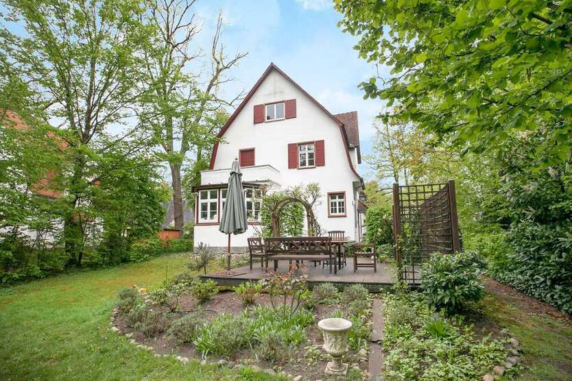 Haus zum Kaufen in Dreieich 2.100.000 € 193.98 m² 9 zimmer