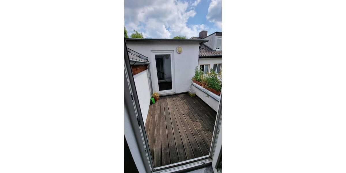 Geräumige und neuwertige 2-Zimmer-DG-Wohnung mit Balkon und Einba 2 zimmer