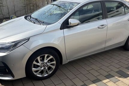 Toyota Corolla 98.000 km 14.900 &euro; MainHausen 63533