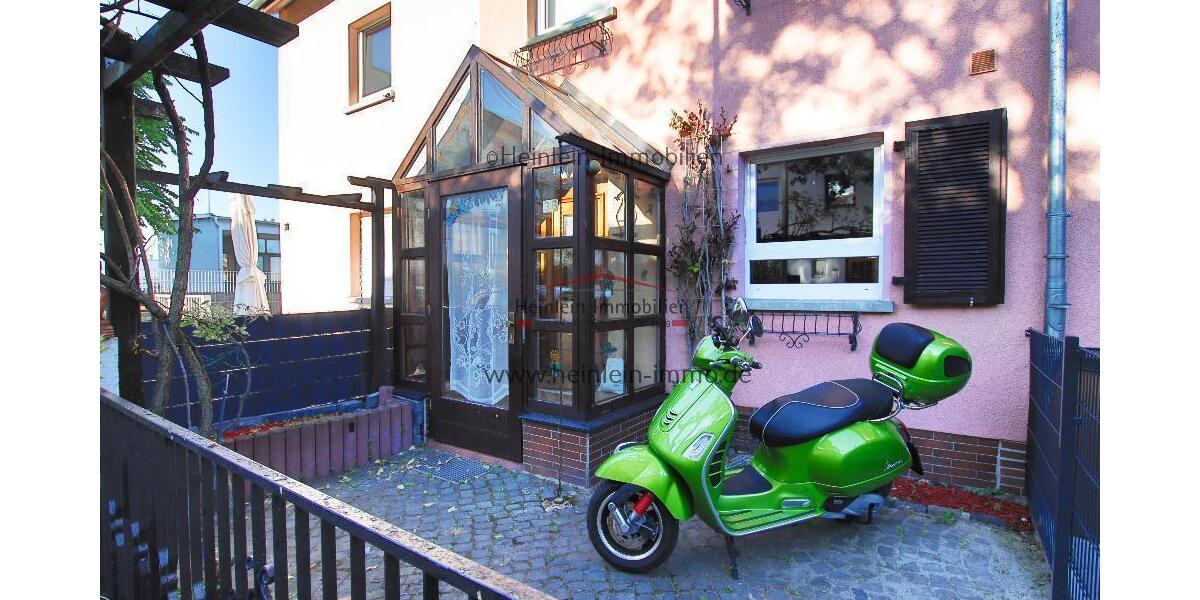 Charmantes Reihenmittelhaus 5 ZKBB* tgl.Badezimmer* kleiner Garten* Gartenhütte* Frankfurt-Gallus - Reihenmittelhaus Frankfurt Gallus Viertel | Angebot:25355417